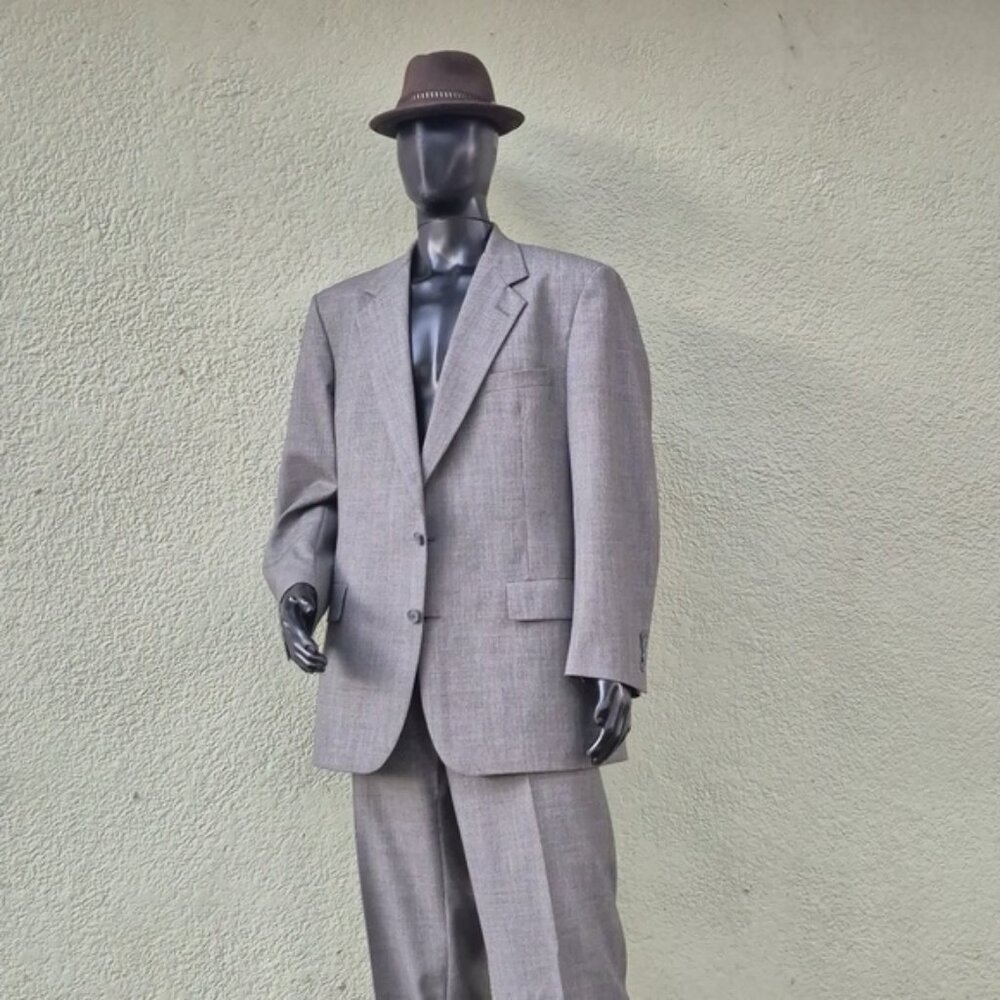 Hart Schaffner & Marx Men's Vintage Gray (2) PC Classic Suit - Picture 3 of 17